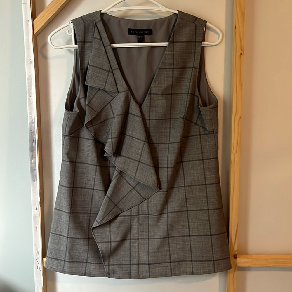 Pull over grey top banana republic.